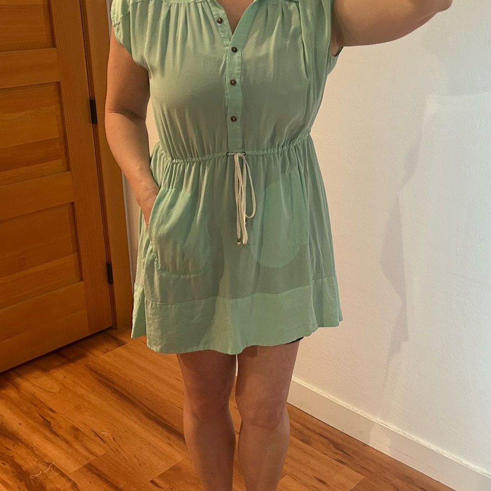 Chic Mint Green Button-Down Dress with pockets